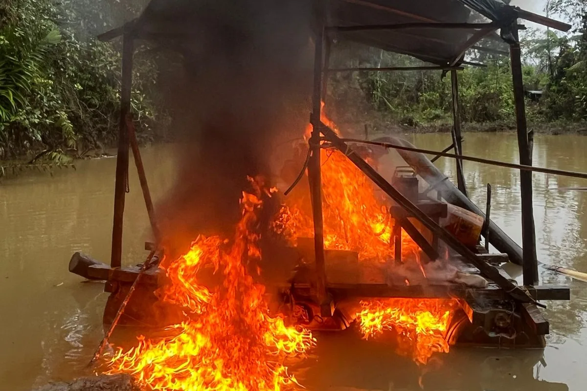 Fuerzas militares destruyen maquinaria de minería ilegal del Clan del Golfo en Chocó y golpean sus finanzas criminales - Foto: Cortesía