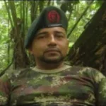 Alias el Ganadero, estaba siendo requerido por las autoridades de Paraguay por los delitos de tráfico ilícito de estupefacientes, asociación criminal y lavado de activos, mediante Notificación Roja de INTERPOL, lo que evidencia la efectividad operacional de los mecanismos de cooperación judicial y policial internacional - Foto: Ejército Nacional