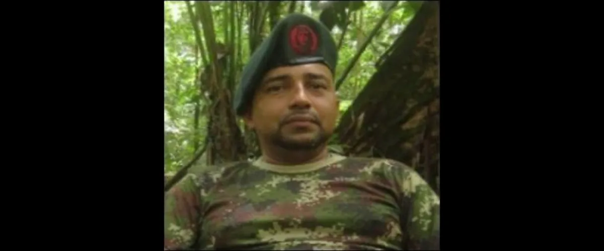 Alias el Ganadero, estaba siendo requerido por las autoridades de Paraguay por los delitos de tráfico ilícito de estupefacientes, asociación criminal y lavado de activos, mediante Notificación Roja de INTERPOL, lo que evidencia la efectividad operacional de los mecanismos de cooperación judicial y policial internacional - Foto: Ejército Nacional