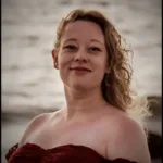 Good era ciudadana estadounidense, originaria de Colorado, y se había mudado recientemente a Minneapolis desde Kansas City. Era madre de tres hijos y, según familiares, se desempeñaba como escritora y poeta, describiéndose en redes sociales como “poeta, escritora, esposa y madre” - Foto: Redes Sociales