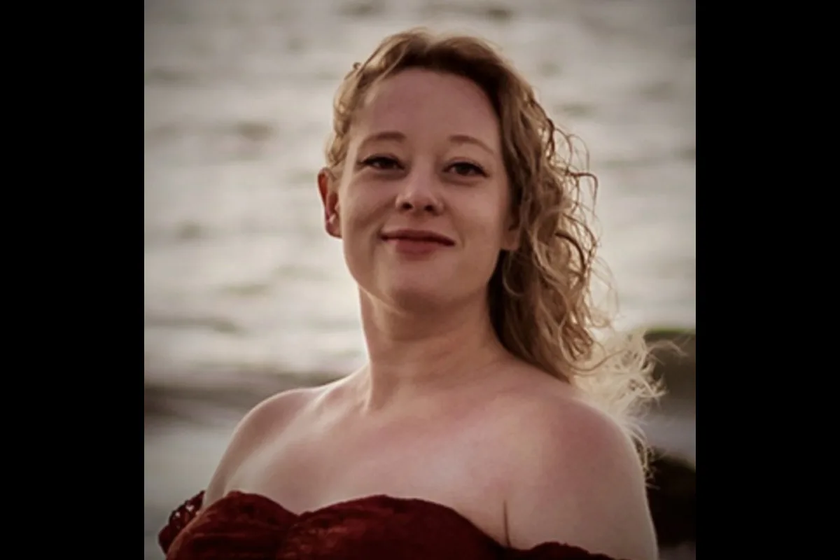 Good era ciudadana estadounidense, originaria de Colorado, y se había mudado recientemente a Minneapolis desde Kansas City. Era madre de tres hijos y, según familiares, se desempeñaba como escritora y poeta, describiéndose en redes sociales como “poeta, escritora, esposa y madre” - Foto: Redes Sociales