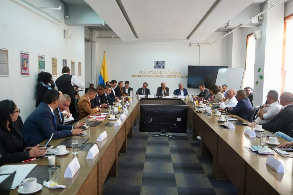 Gobernadores y Gobierno Nacional no lograron acuerdos sobre el decreto de emergencia económica. Las regiones rechazan el aumento de impuestos a licores y cigarrillos y anuncian acciones ante la Corte Constitucional - Foto: Cortesía