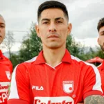 Luego del empate con Junior en la ida de la Superliga BetPlay, independiente Santa Fe presentó oficialmente sus nuevas camisetas para la temporada 2026 - Foto: @SantaFe