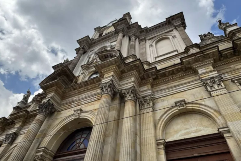 La Basílica está ubicada en la localidad de Los Mártires, en Bogotá, y fue declarada Bien de Interés Cultural de carácter nacional mediante la Resolución 1402 de 2012, año en el que el Ministerio aportó cerca de mil millones de pesos en la recuperación integral de su cubierta - Foto: Paula Beltrán