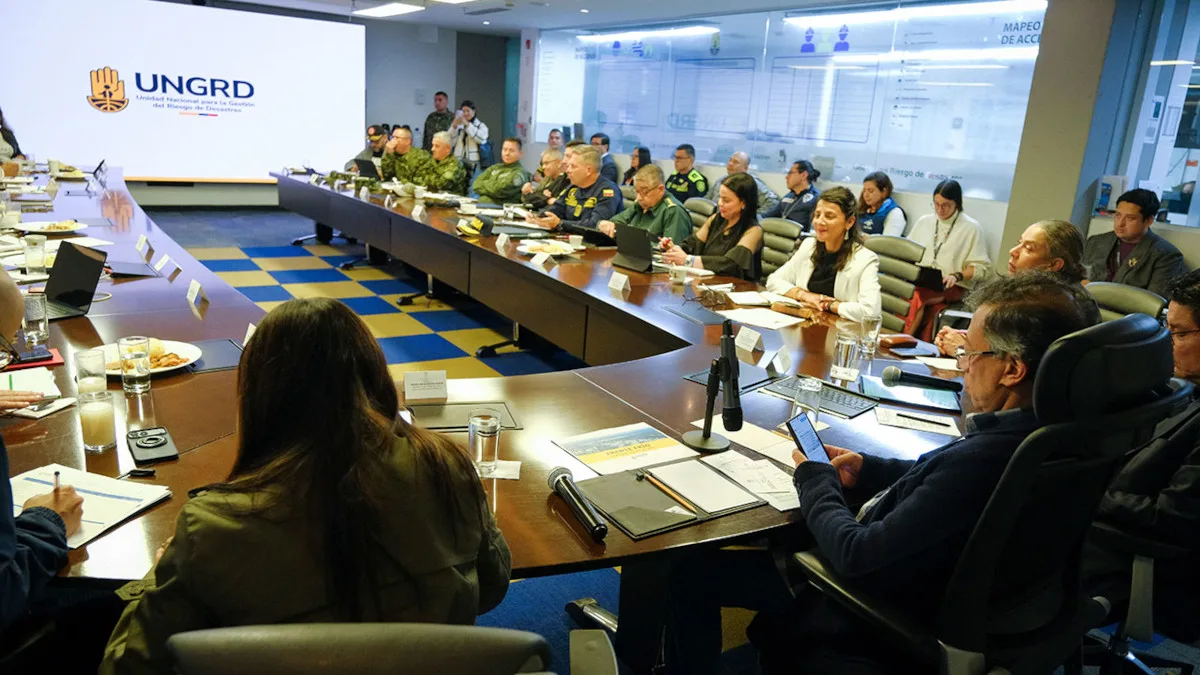 ​El jefe de Estado hizo estos anuncios durante la sesión de este viernes del Consejo Nacional para la Gestión del Riesgo de Desastres, realizada en la sede de la UNGRD en Bogotá, que contó con la participación de ministros y directores de las entidades relacionadas con el tema - Foto: Presidencia