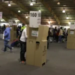 La confiabilidad del proceso electoral es un pilar fundamental de cualquier democracia, y el debate en Colombia resalta la tensión entre la búsqueda de garantías y las acusaciones de vulnerabilidad. La efectividad de la nueva plataforma del CNE y la respuesta a las preocupaciones presidenciales serán cruciales para la percepción pública de las próximas elecciones - Foto: Archivo/Ronald Cano