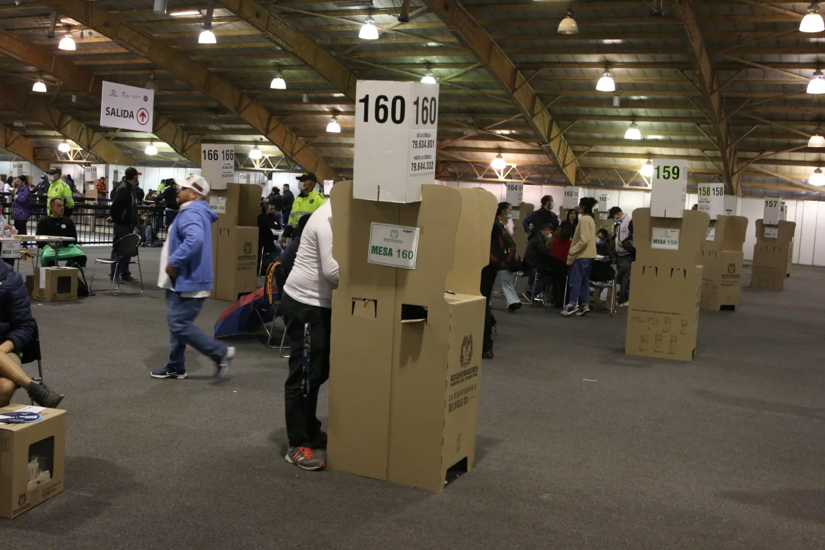 La confiabilidad del proceso electoral es un pilar fundamental de cualquier democracia, y el debate en Colombia resalta la tensión entre la búsqueda de garantías y las acusaciones de vulnerabilidad. La efectividad de la nueva plataforma del CNE y la respuesta a las preocupaciones presidenciales serán cruciales para la percepción pública de las próximas elecciones - Foto: Archivo/Ronald Cano