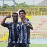 Pero fue hasta que Miguel Álvarez en el minuto 61, sacó un remate desde fuera del área, el cual Obando no logró alcanzar a pesar de su espectacular volada - Foto: Ronald Cano