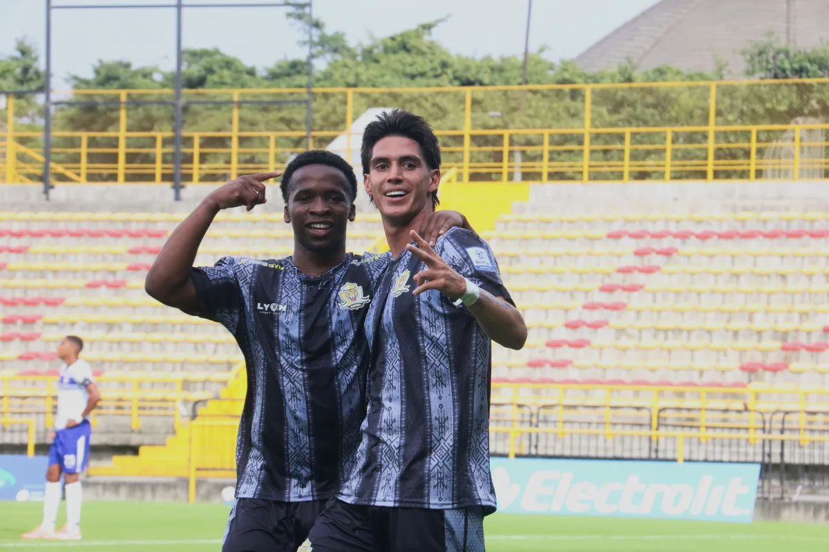 Pero fue hasta que Miguel Álvarez en el minuto 61, sacó un remate desde fuera del área, el cual Obando no logró alcanzar a pesar de su espectacular volada - Foto: Ronald Cano