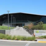 La decisión de Nvidia, un actor clave en el desarrollo de hardware para IA, tendrá repercusiones significativas en el ecosistema de la inteligencia artificial. La empresa es fundamental para el procesamiento de datos de IA - Foto: Coolcaesar