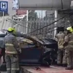 Un grave accidente de tránsito en Teusaquillo, Bogotá, dejó una mujer muerta y varios heridos tras el choque de una camioneta que habría pasado un semáforo en rojo - Foto: Captura de video