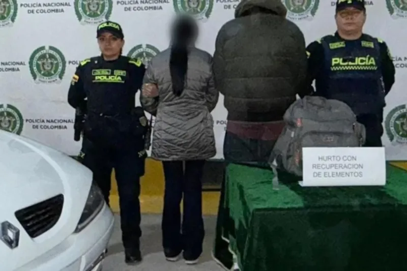 La Policía capturó en Bogotá a dos presuntos responsables de hurto bajo la modalidad de rompevidrios, tras activar el Plan Candado - Foto: Cortesía