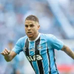 Gustavo Cuéllar estaría cerca de rescindir su contrato con Gremio de Porto Alegre tras un año marcado por lesiones y bajo rendimiento - Foto: @Gremio