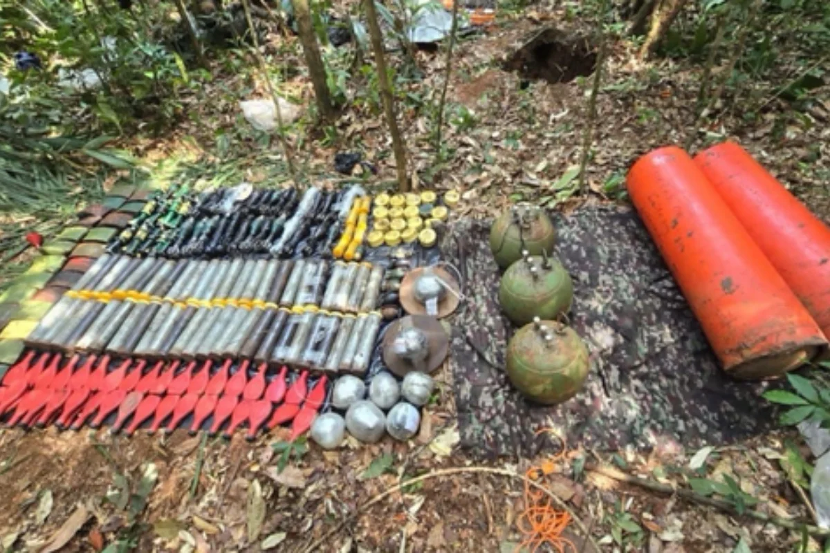 Operación militar en Guaviare contra disidencias de Iván Mordisco deja capturas, menores recuperados, incautación de armas y hallazgo de “balones bomba” - Foto: Cortesía