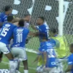 La final del Campeonato Mineiro 2026 entre Cruzeiro y Atlético Mineiro terminó en un escándalo histórico: una pelea masiva dejó 23 expulsados en el estadio Mineirão - Foto: Captura de video