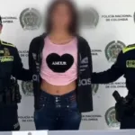 Una mujer de 21 años fue capturada en Soacha tras atacar con una sustancia química a una funcionaria en la estación San Mateo de TransMilenio - Foto: @PoliciaSoacha_