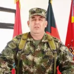 La Procuraduría General de la Nación decidió no prorrogar la suspensión del general Juan Miguel Huertas y del subdirector de la DNI, Wilmar Mejía - Foto: Redes sociales