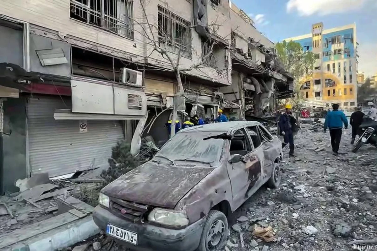Israel bombardeó tres aeropuertos en Irán, incluidos Mehrabad y Bushehr, y atacó la sede de la Asamblea de Expertos en Qom - Foto: Redes sociales