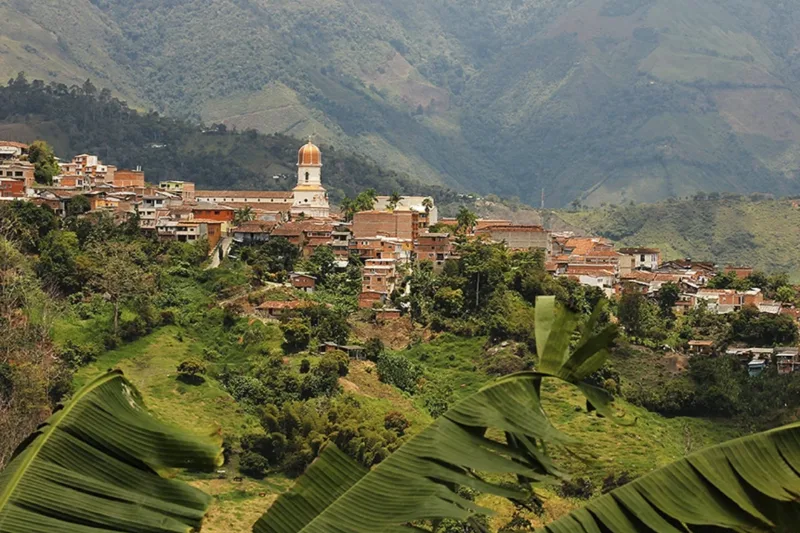 Bombardeo del Ejército y la Fuerza Aeroespacial contra disidencias de las Farc en Ituango, Antioquia. Autoridades buscan confirmar resultados del operativo contra el frente 18 comandado por alias “Ramiro” - Foto: Redes sociales