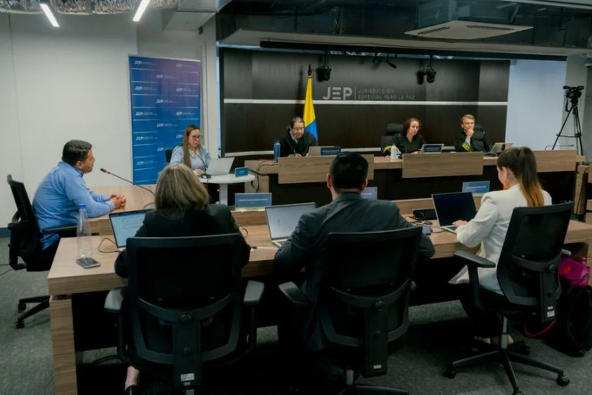 La JEP reporta 18.677 víctimas acreditadas en el macrocaso 07 por reclutamiento forzado de menores por las Farc - Foto: @JEP_Colombia