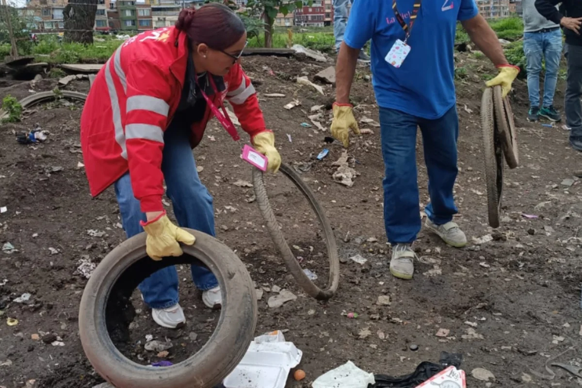 Bogotá retira más de 100 llantas abandonadas en Suba: Distrito intensifica operativos contra residuos ilegales - Foto: @SeguridadBOG