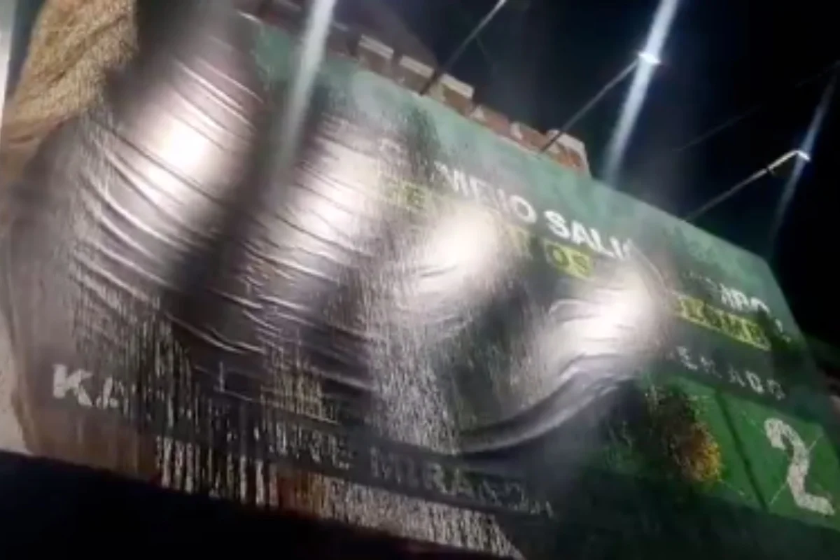 La sede política de la representante Katherine Miranda fue vandalizada en Chapinero, Bogotá, en la antesala de las elecciones legislativas 2026 - Foto: Captura de video