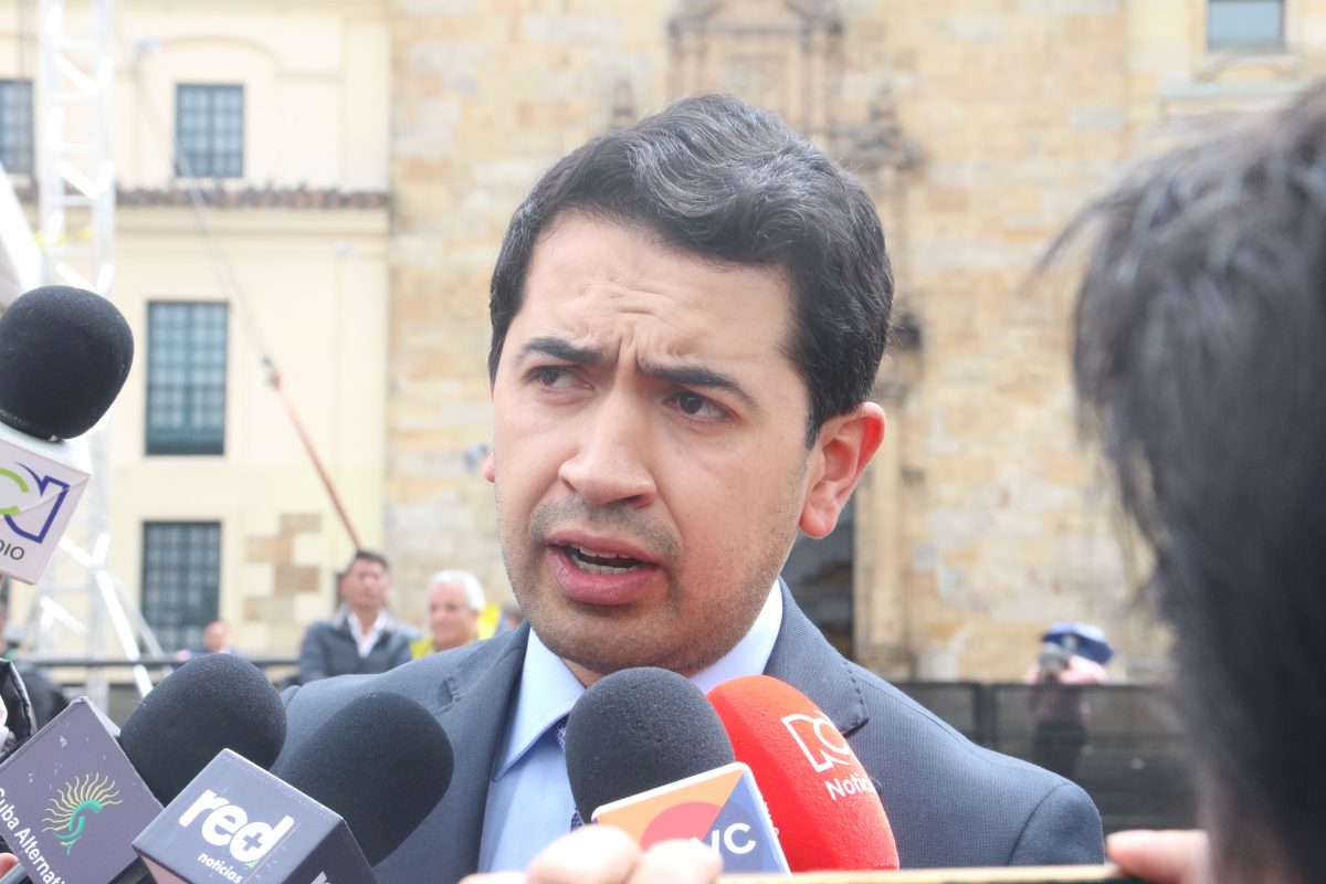 El concejal Daniel Briceño en un principio apoyó el proyecto, pero en el debate objetó que se utilizara al informa final de la Comisión de la Verdad. Foto: Archivo/Ronald Cano